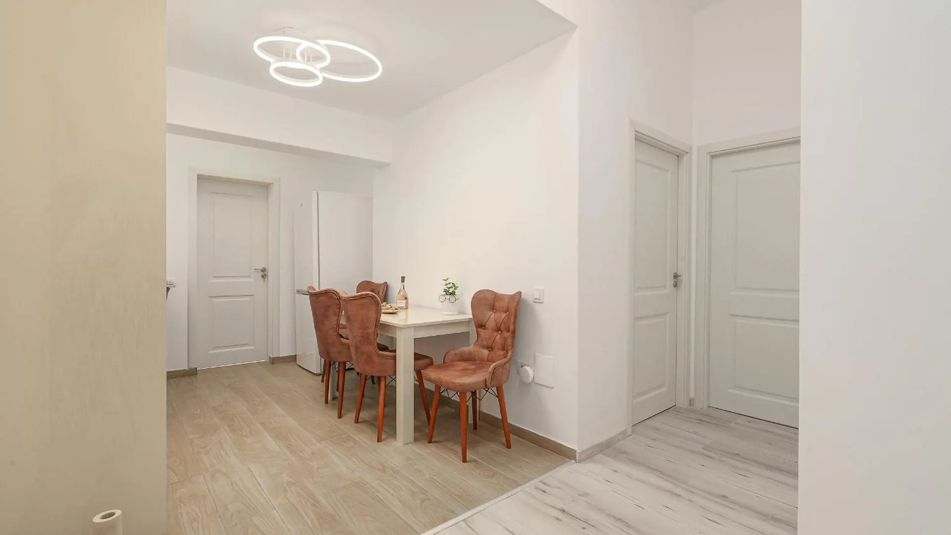Apartament Spacious 3Br Retreat In Central Bucureşti