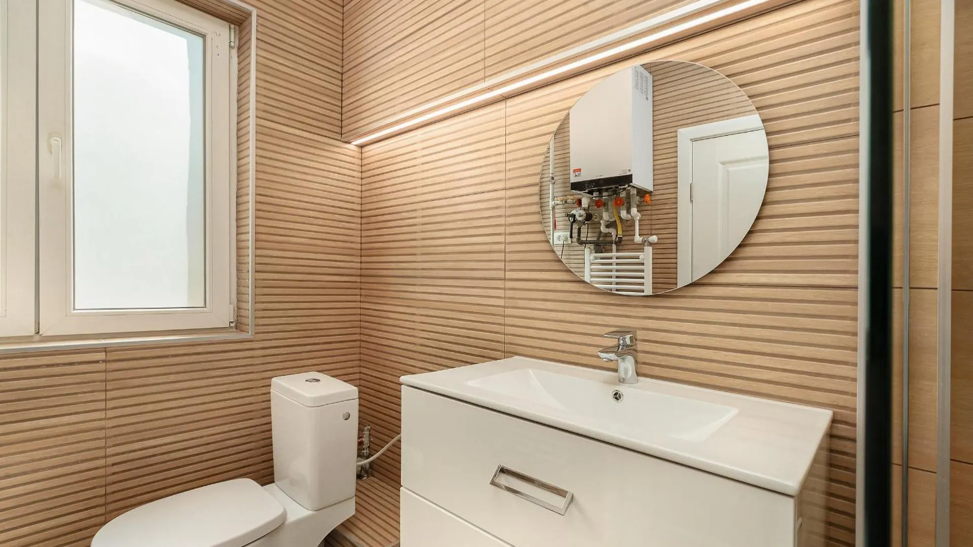 Spacious 3Br Retreat In Central Bucureşti România
