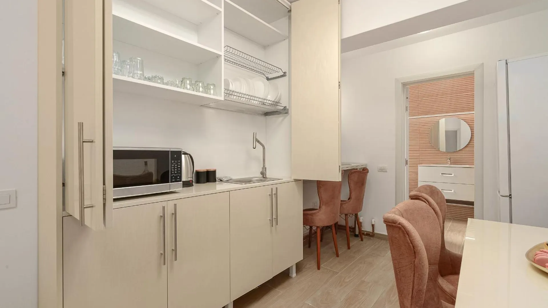 Spacious 3Br Retreat In Central Bucareste 0*,