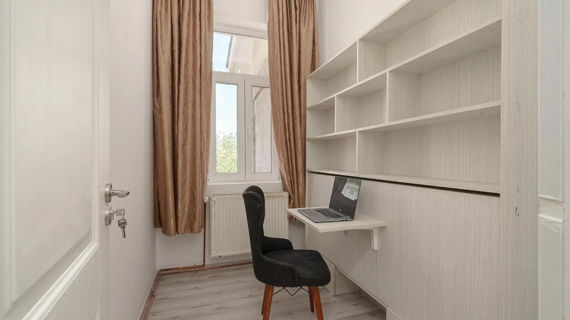Spacious 3Br Retreat In Central Bucareste Roménia