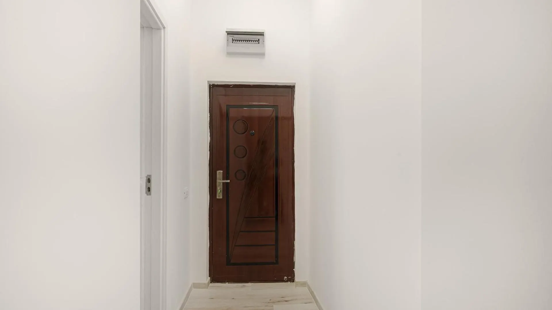 Spacious 3Br Retreat In Central Bucureşti Apartament